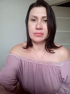 Snapshot of ROXOLANAA_SEXY chatting on 04-02-26, 05:03 ROXOLANAA SEXY online show from 04-02-26, 05:03