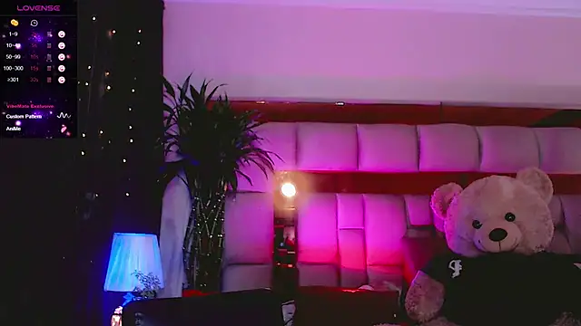 Snapshot of Sophiesweet5 chatting on 02-18-26, 09:55 Sophiesweet5 online show from 02-18-26, 09:55