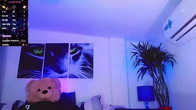 Snapshot of Sophiesweet5 chatting on 02-02-26, 12:53 Sophiesweet5 online show from 02-02-26, 12:53