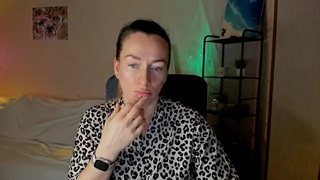 RebeccaMartinez online show from 11-28-25, 12:27