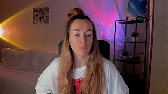 RebeccaMartinez online show from 12-19-25, 10:17