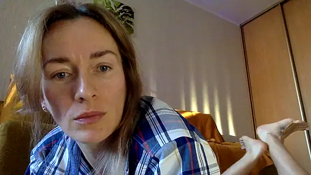 RebeccaMartinez online show from 03-10-25, 01:43