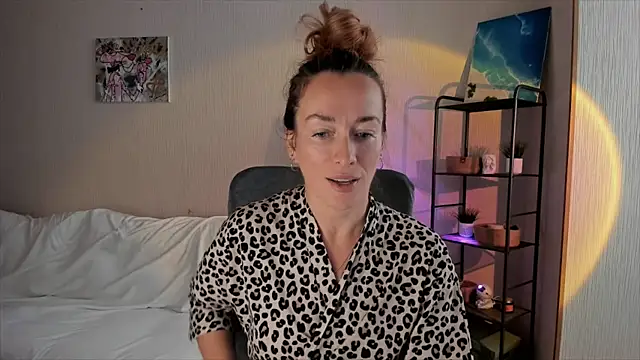 RebeccaMartinez online show from 09-28-25, 06:31