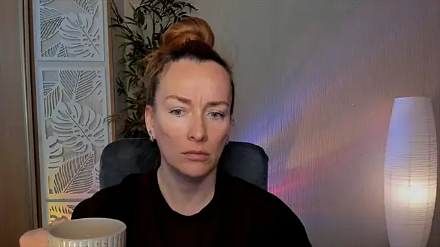 RebeccaMartinez online show from 05-04-26, 06:17
