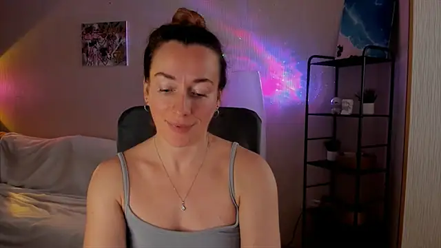 RebeccaMartinez online show from 11-20-25, 06:03