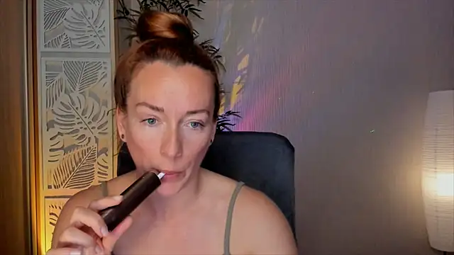 Snapshot of RebeccaMartinez chatting on 06-12-26, 05:38 RebeccaMartinez online show from 06-12-26, 05:38