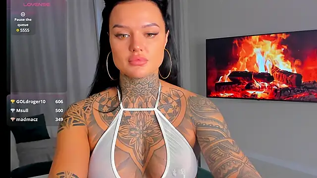 Snapshot of pantera_flashh chatting on 02-19-25, 12:00 pantera flashh online show from 02-19-25, 12:00