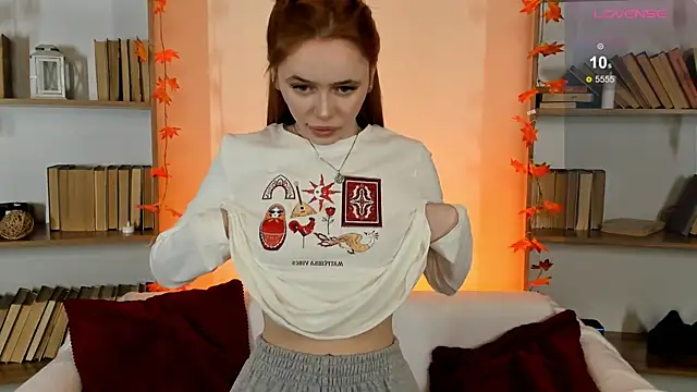 Snapshot of Phoenix_Margo chatting on 10-14-25, 03:51 Phoenix Margo online show from 10-14-25, 03:51