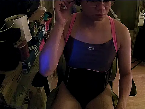 Snapshot of swimsuitloves chatting on 10-17-25, 05:59 swimsuitloves online show from 10-17-25, 05:59