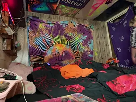 TrashleyRosebud online show from 01-15-26, 06:33