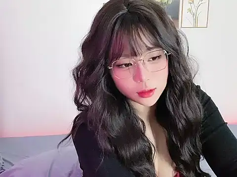   Lyly   online show from 10-23-25, 02:10