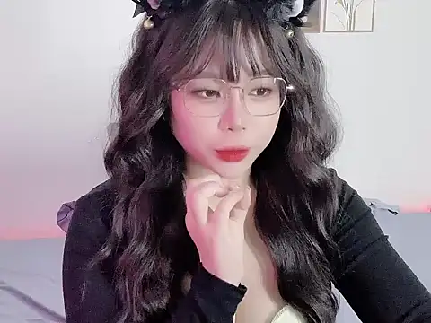   Lyly   online show from 10-30-25, 01:59