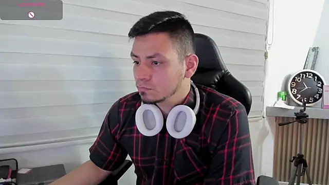 Snapshot of Rick_Diesel_ chatting on 03-07-26, 03:35 Rick Diesel online show from 03-07-26, 03:35