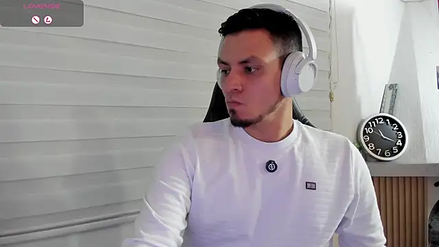 Snapshot of Rick_Diesel_ chatting on 04-14-26, 04:17 Rick Diesel online show from 04-14-26, 04:17