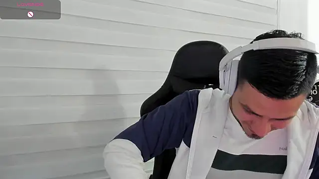 Snapshot of Rick_Diesel_ chatting on 12-19-25, 04:05 Rick Diesel online show from 12-19-25, 04:05