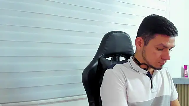 Snapshot of Rick_Diesel_ chatting on 02-14-25, 04:58 Rick Diesel online show from 02-14-25, 04:58
