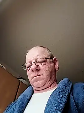 Snapshot of Kuschelb chatting on 11-28-25, 07:41 Kuschelb online show from 11-28-25, 07:41