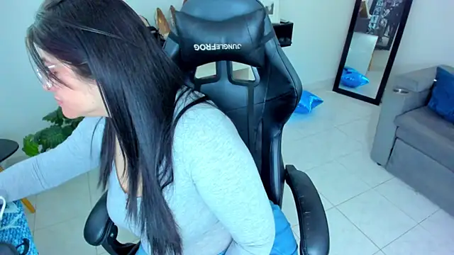 Snapshot of BellaFlaming chatting on 09-17-25, 10:39 BellaFlaming online show from 09-17-25, 10:39