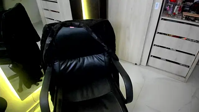 BellaFlaming online show from 07-17-26, 11:07