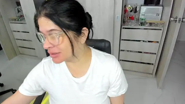 BellaFlaming online show from 05-30-26, 10:54