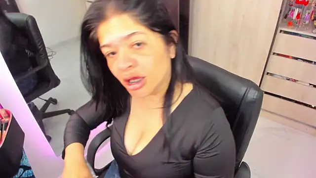 BellaFlaming online show from 07-02-26, 11:27
