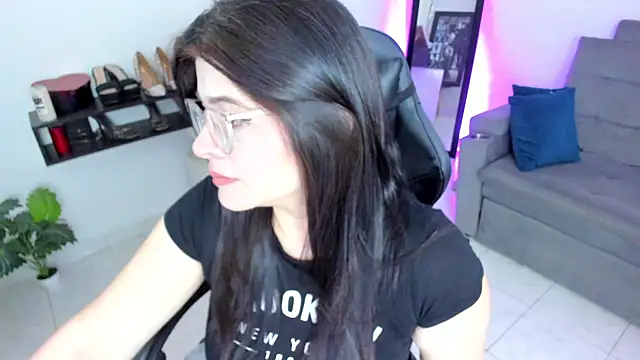 Snapshot of BellaFlaming chatting on 09-20-25, 11:04 BellaFlaming online show from 09-20-25, 11:04