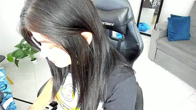 Snapshot of BellaFlaming chatting on 09-22-25, 11:27 BellaFlaming online show from 09-22-25, 11:27