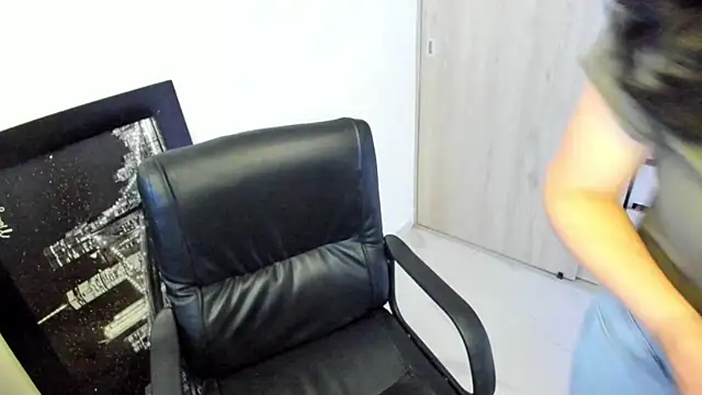 BellaFlaming online show from 05-12-26, 11:16
