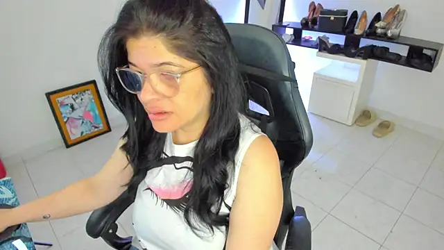 BellaFlaming online show from 04-21-26, 10:55