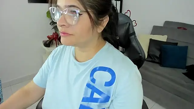 Snapshot of BellaFlaming chatting on 02-15-25, 09:17 BellaFlaming online show from 02-15-25, 09:17