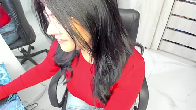 BellaFlaming online show from 06-18-26, 12:54