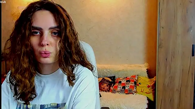 mia grantes online show from 11-12-25, 04:11