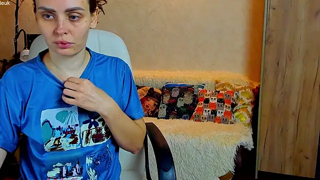 mia grantes online show from 10-10-25, 05:14