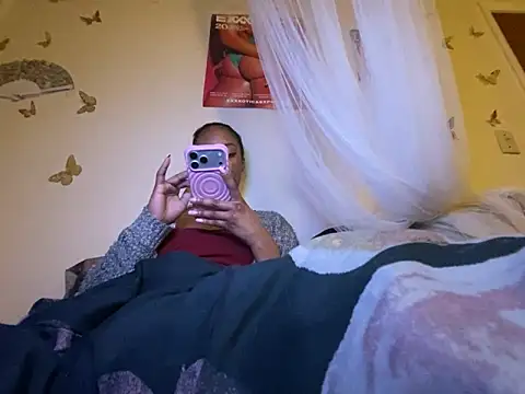 Snapshot of Iceblanca chatting on 02-12-26, 11:04 Iceblanca online show from 02-12-26, 11:04