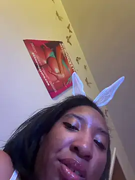 Snapshot of Iceblanca chatting on 05-29-26, 02:17 Iceblanca online show from 05-29-26, 02:17