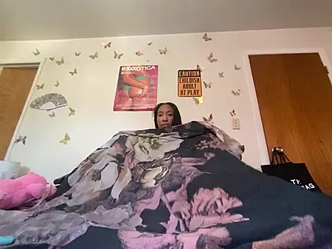 Snapshot of Iceblanca chatting on 02-24-26, 04:41 Iceblanca online show from 02-24-26, 04:41