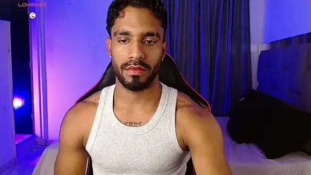 Snapshot of Christian_thor chatting on 12-23-25, 04:01 Christian thor online show from 12-23-25, 04:01