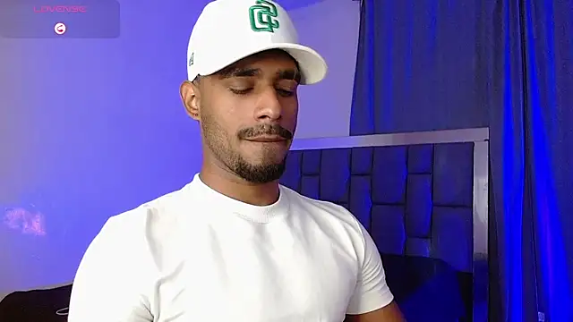 Snapshot of Christian_thor chatting on 04-12-26, 04:05 Christian thor online show from 04-12-26, 04:05