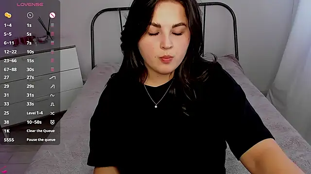 Snapshot of Talla_a chatting on 06-21-26, 12:00 Talla a online show from 06-21-26, 12:00