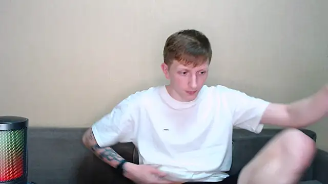 Snapshot of juliaanddima chatting on 02-10-26, 11:37 juliaanddima online show from 02-10-26, 11:37