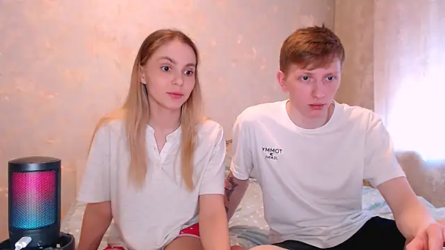 Snapshot of juliaanddima chatting on 02-18-26, 08:22 juliaanddima online show from 02-18-26, 08:22