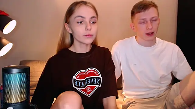 juliaanddima online show from 10-27-25, 10:54