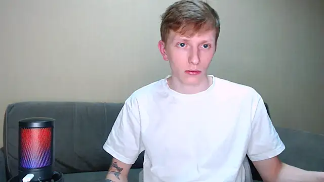 Snapshot of juliaanddima chatting on 02-22-26, 10:33 juliaanddima online show from 02-22-26, 10:33