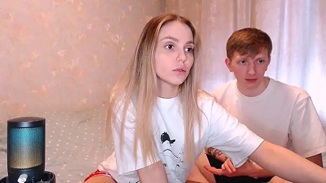 Snapshot of juliaanddima chatting on 03-02-26, 07:59 juliaanddima online show from 03-02-26, 07:59