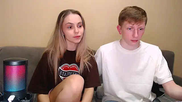 Snapshot of juliaanddima chatting on 02-13-26, 11:16 juliaanddima online show from 02-13-26, 11:16