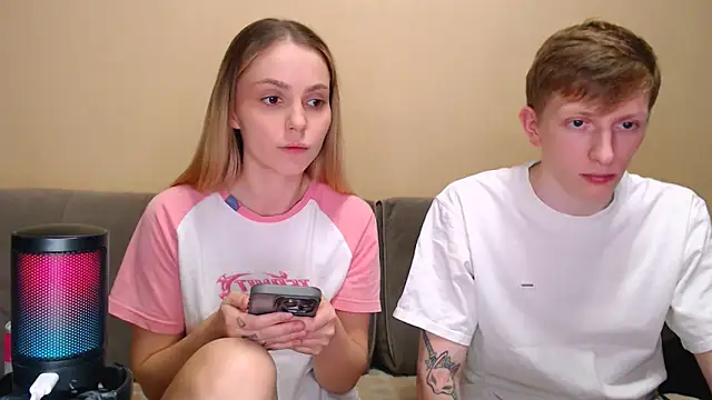 Snapshot of juliaanddima chatting on 02-23-26, 10:43 juliaanddima online show from 02-23-26, 10:43