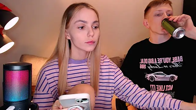 juliaanddima online show from 10-26-25, 10:10