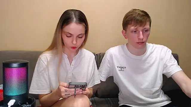 Snapshot of juliaanddima chatting on 02-18-26, 10:39 juliaanddima online show from 02-18-26, 10:39