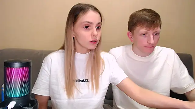 Snapshot of juliaanddima chatting on 02-16-26, 10:18 juliaanddima online show from 02-16-26, 10:18