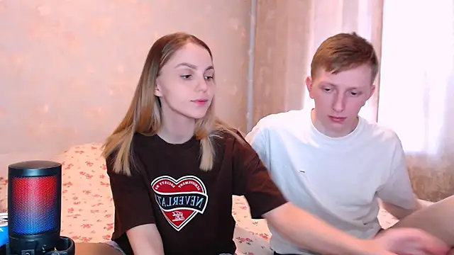 juliaanddima online show from 05-18-26, 08:08